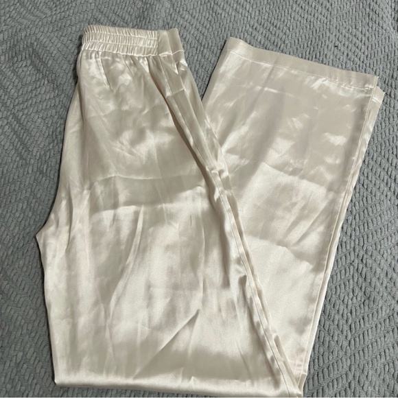 Princess Polly pants satin size 2 - Picture 2 of 7